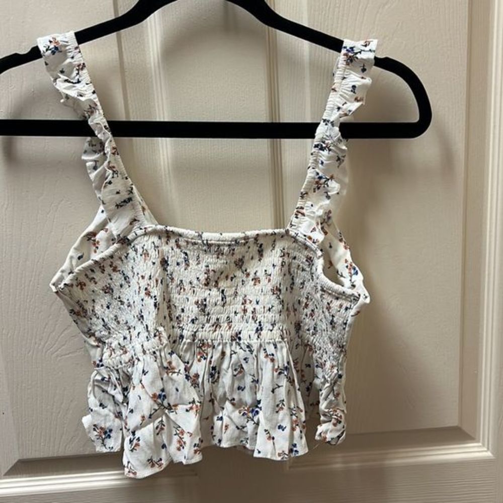 American Eagle Crop Top - Picture 2 of 11